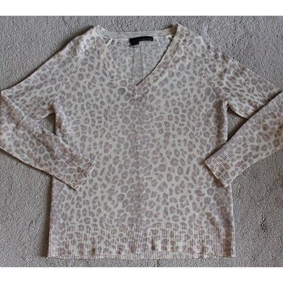 360 Cashmere - "Sylvia" V-Neck Cashmere Pullover in Purple Haze Leopard Print, S - Picture 8 of 10